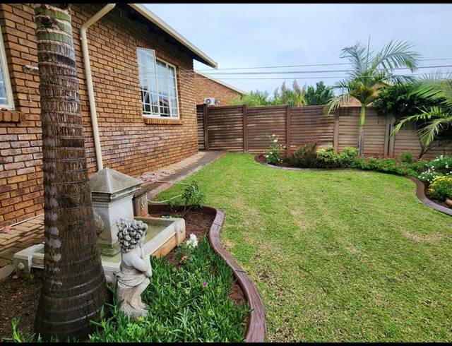 3 BEDROOM TOWNHOUSE FOR SALE IN FLORAUNA